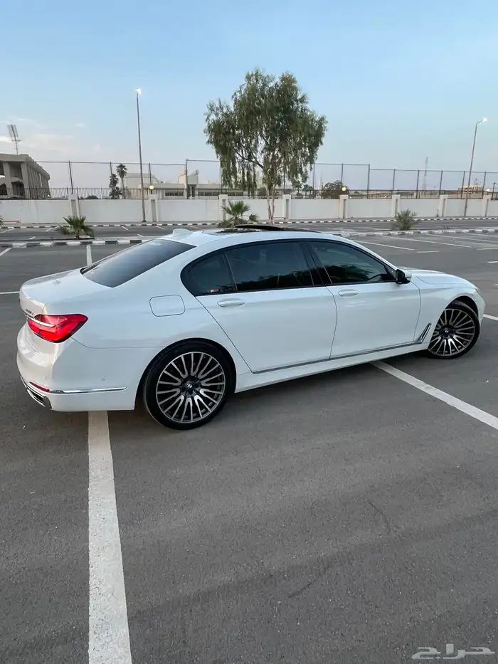 بي ام دبليو2017 فل كامل اعلى مواصفات740الموقع بريده 76