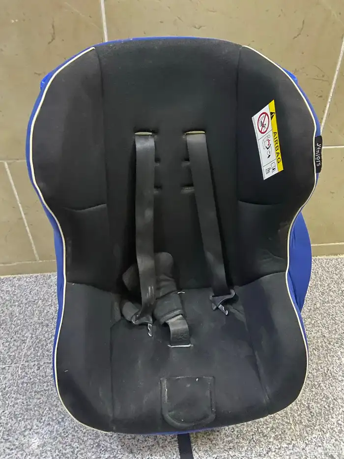 كرسي أطفال للسيارة  للبيع . استعمال خفيف ومريح للغاية 1