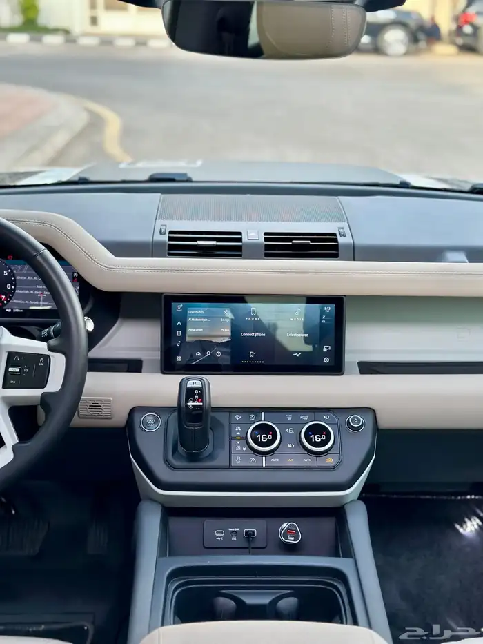 لاند روفر ديفندر 2023 12