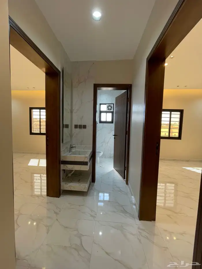 للبيع شقه روف دوبلكس مع بايكة سياره خميس مشيط 24