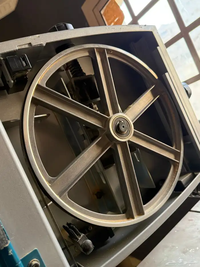 منشار شريطي ماكيتا Makita Bandsaw 4