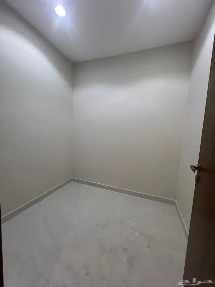 للبيع فيلا راقية دورين و ملحق احد رفيدة حي العزيزية 11