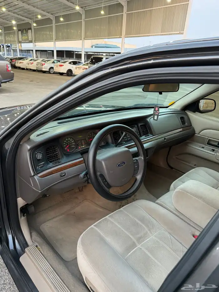 للبيع فورد فكتوريا 2010 شرط 15