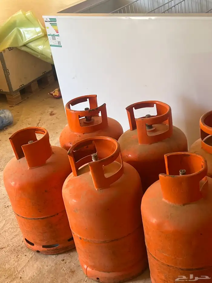 8 أسطوانات غاز وثلاجة مقاس 24 قدم 2