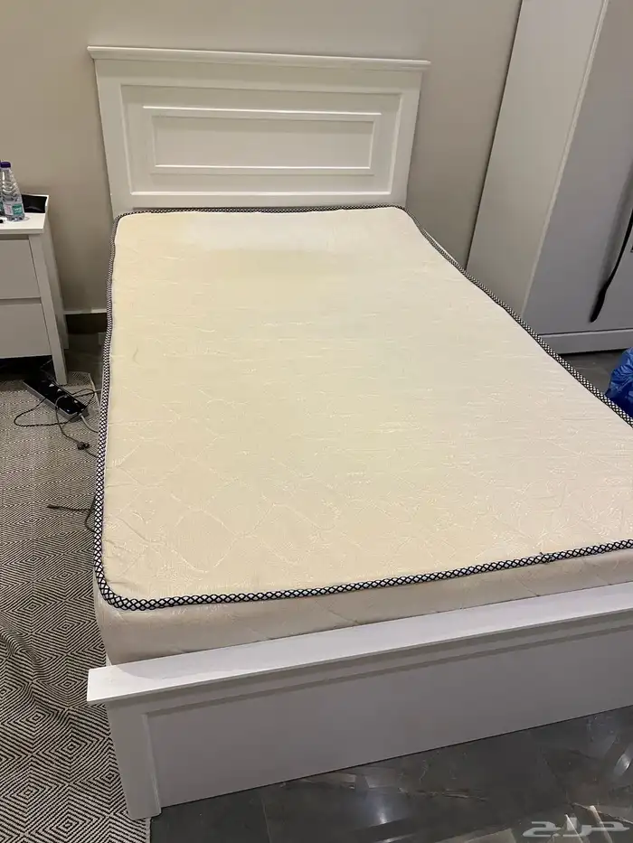 سرير   ثلاجة   طاولة بادراج   مايكرويف   غلاية 2