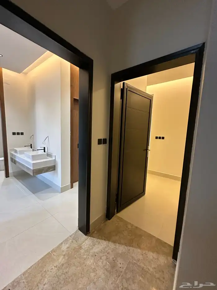 للبيع شقق علوية مع ملاحق بجوار المسجد حي حسام بالخميس 4