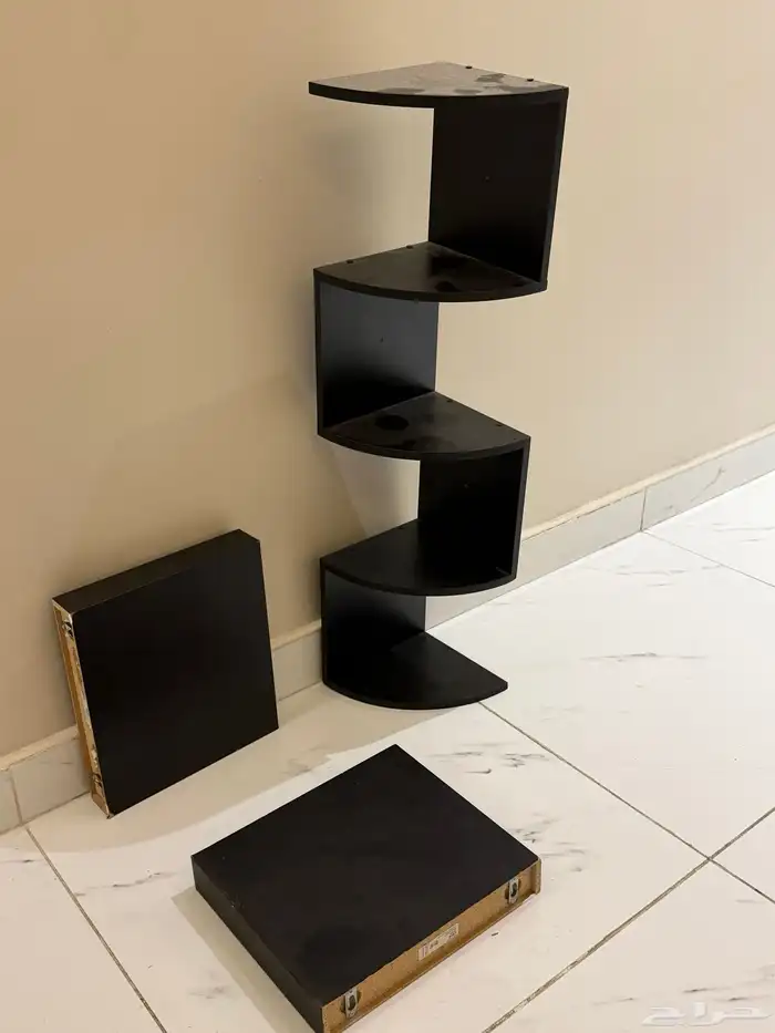 شاشه إذا احد يبغاها قطع غيار   ارفف ايكيا سوداء سليمه 0