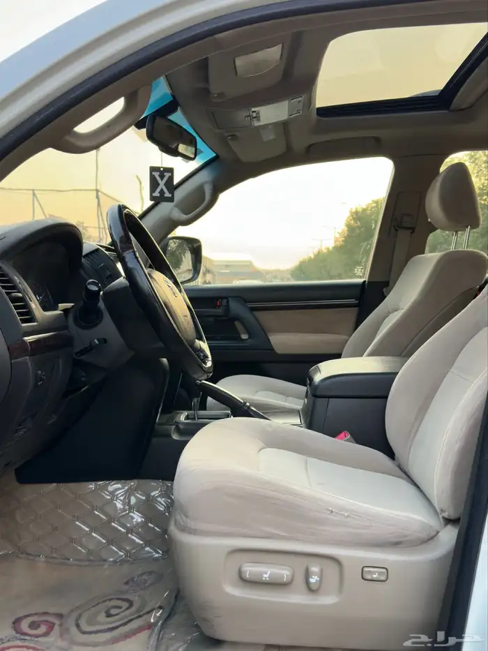 جيب لاند كروزر 2011 17