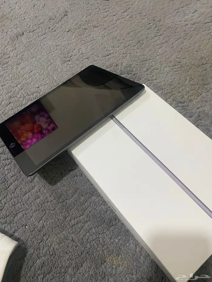 ايباد الجيل التاسع 64قيقا نضيف كرتونه وضمانه معاه شاحن 3