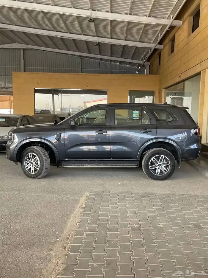 فورد ايفريست XLT نص فل بنزين 2025 متوفر لدى الحسن 1