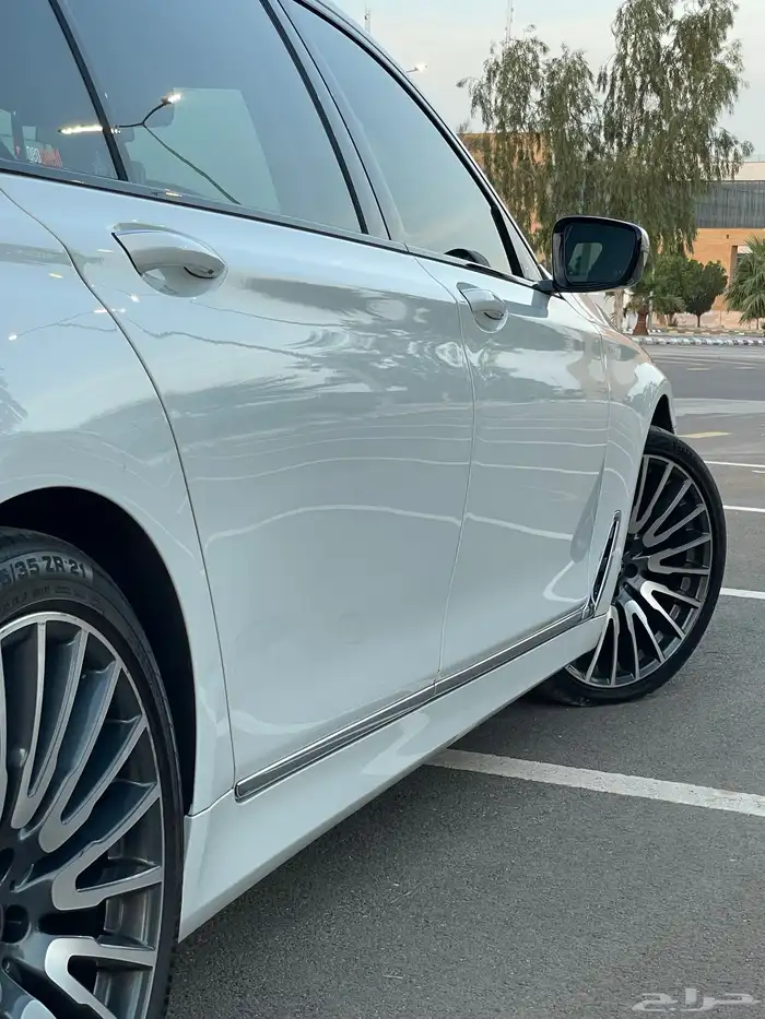 بي ام دبليو2017 فل كامل اعلى مواصفات740الموقع بريده 78