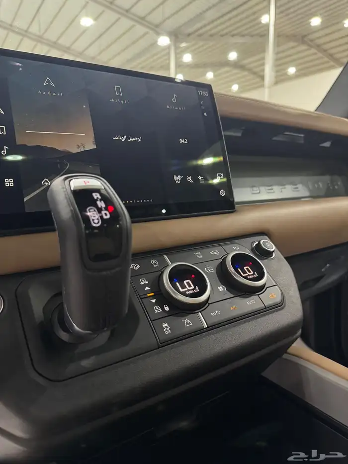 لاندروفر ديفندر X موديل 2025 فل كامل جديد . 21