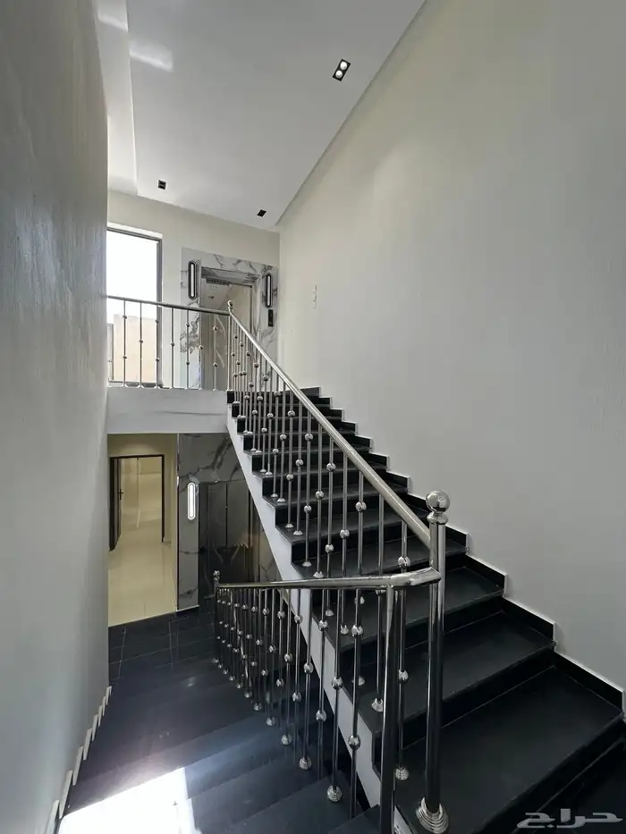 للبيع شقق ارضيه وعلويه تشطيب مودرن بحي المعارض تبدأمن520الف 24