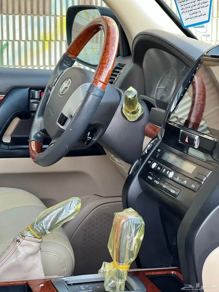 لاندكروزر GXR V8 7