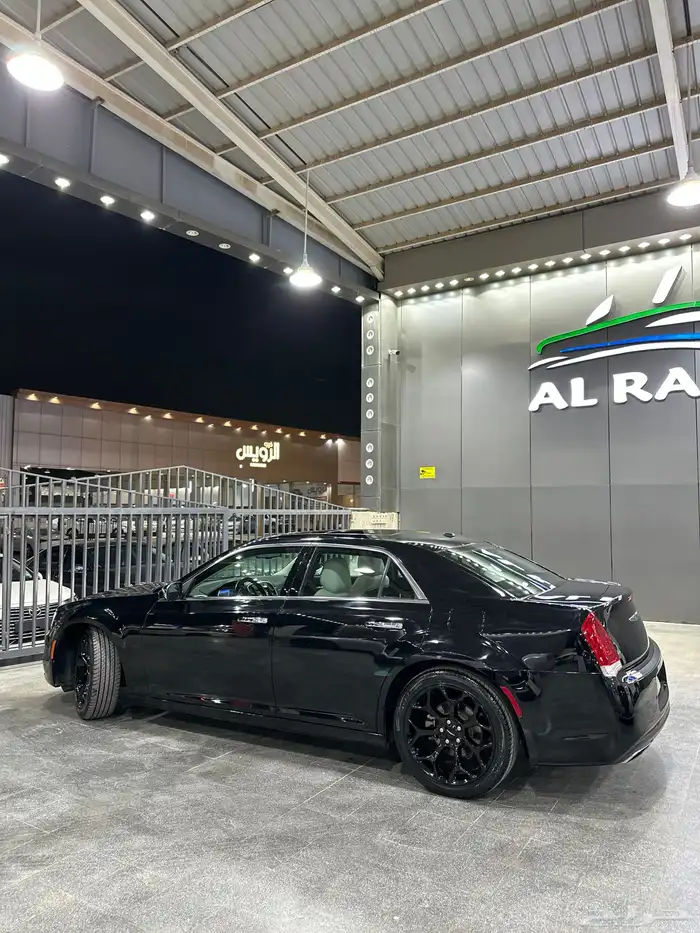 كرايزلر C300 اسود 2021 هيمي V8 5.7 معرض(الرشيدي) 4
