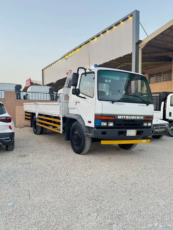 متسوبيشي كانتر.. 1