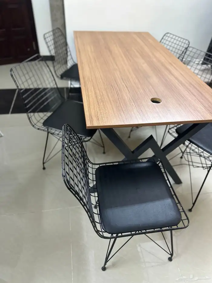 طاولة خشبية و6 كراسي 0