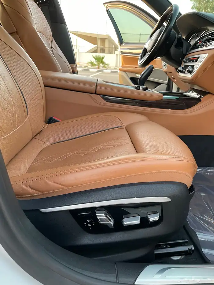 بي ام دبليو2017 فل كامل اعلى مواصفات740الموقع بريده 36