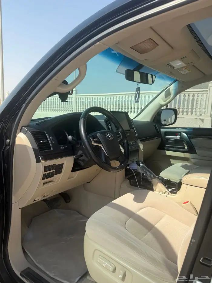 لاند كروزر 13