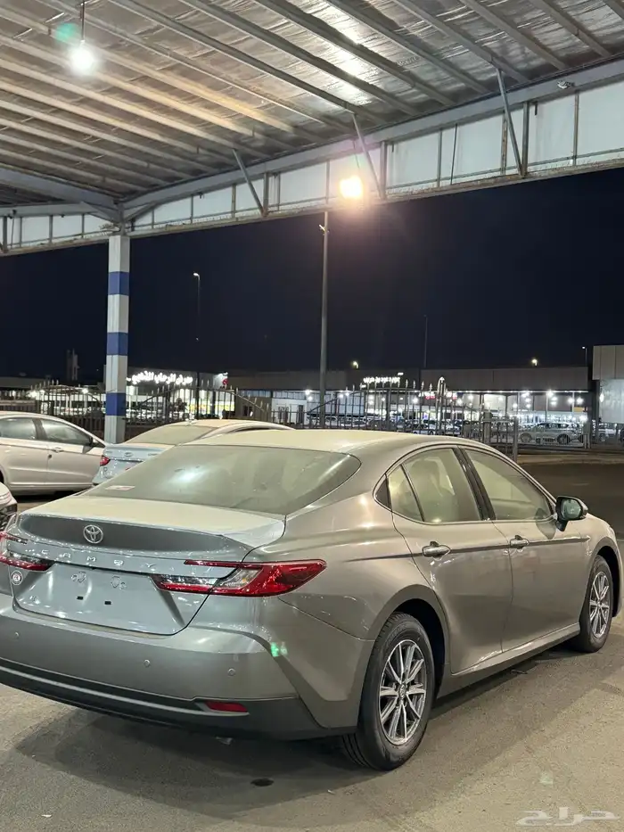 كامري 2025 E ستاندر تيتانيوم 8