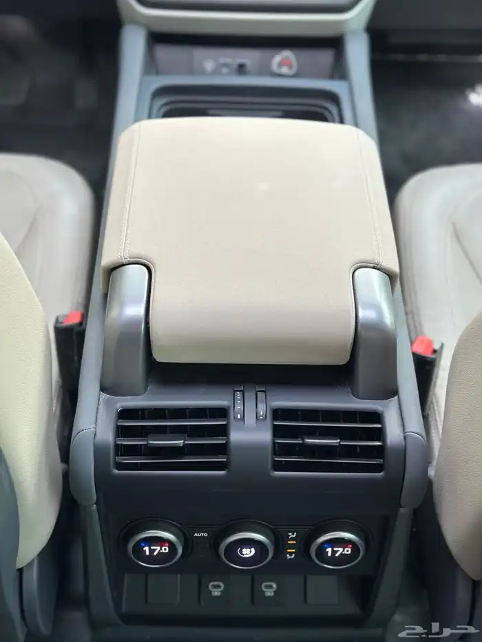 لاند روفر ديفندر 2023 13