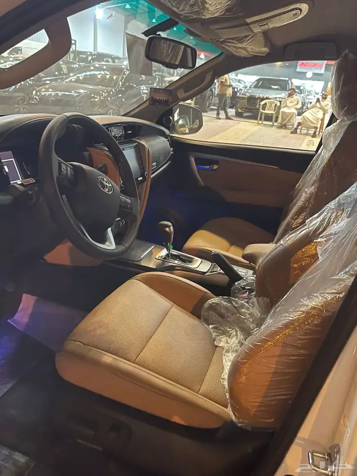 تويوتا فورتشنر VX3 بنزين 2025 8