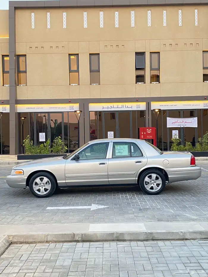 للبيع فورد فكتوريا 2011 نظيف جدا 6