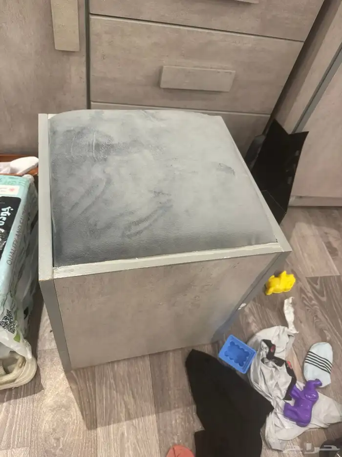 اثاث للبيع كنب حرف L و غرفة نوم كامله سرير منفصل لم تستخدم 3