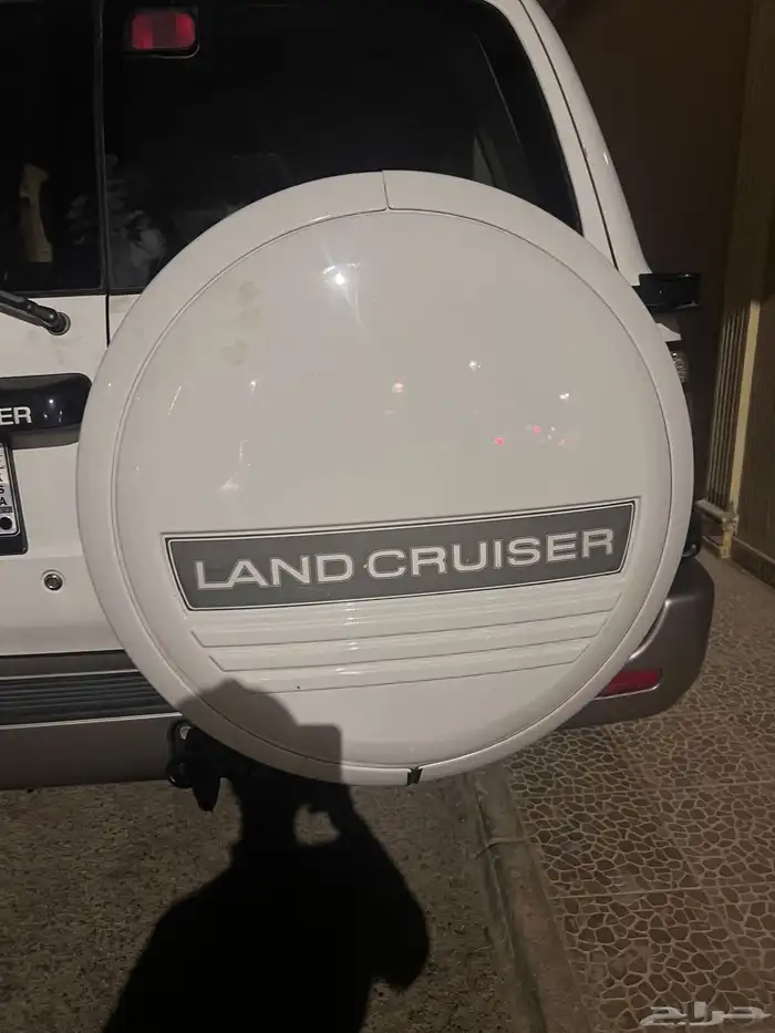 للبيع خلفية اسبير علاق لاندكروزر وغطاء اسبير نظيف 6