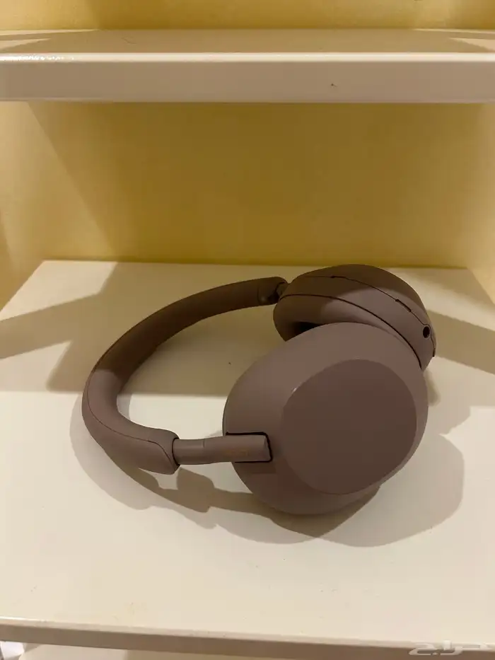 Sony WH 1000xm5 - Smokey Pink 1