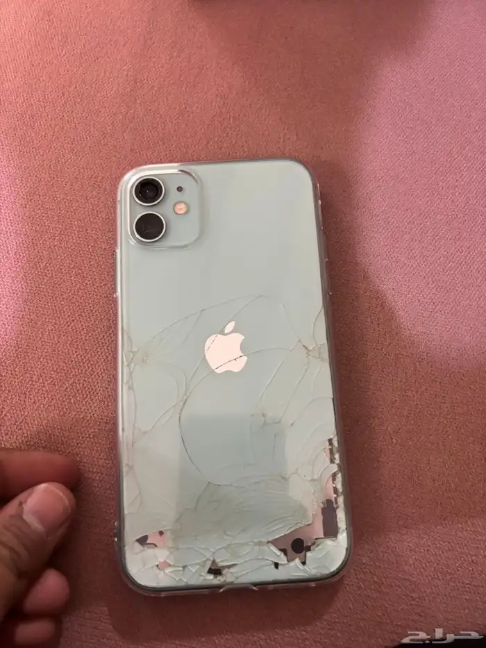 ايفون 11 العادي 128 قيقا البطاريه 71 الجول ما دخل صيانه 0