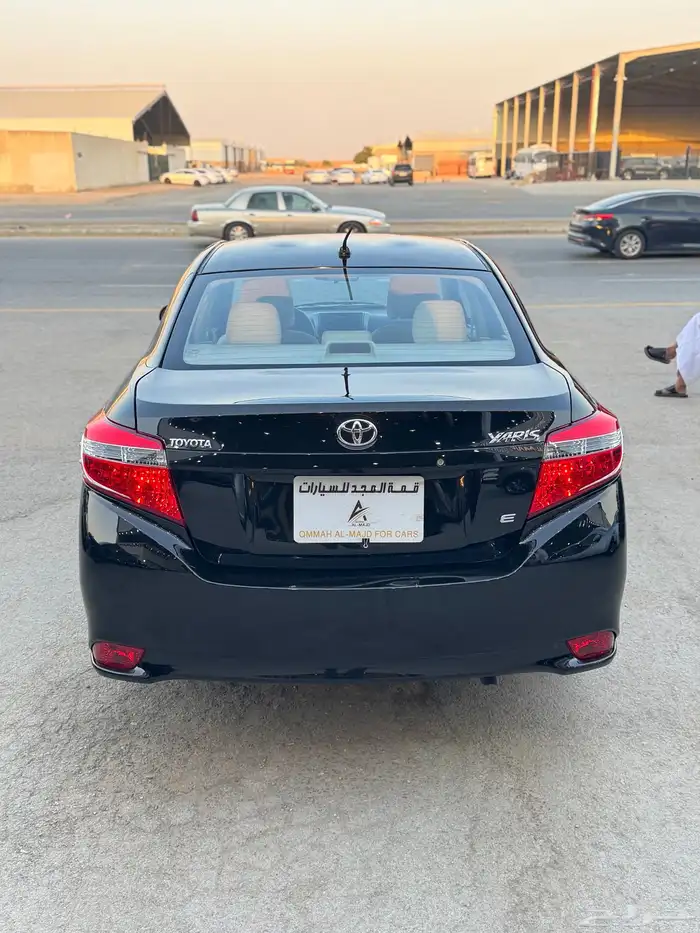 للبيع تويوتا يارس 2015 - ستاندر 5