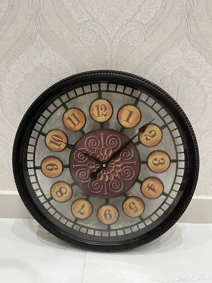 ساعة ماستخدمتها ولا مره جديده والله 0