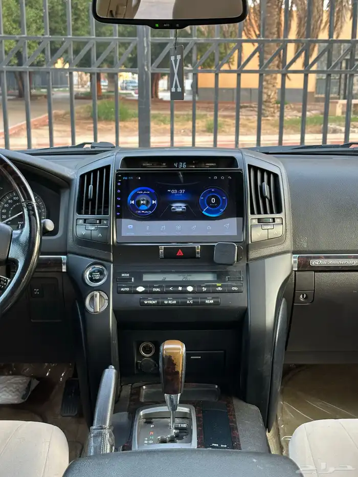 جيب لاند كروزر 2011 32