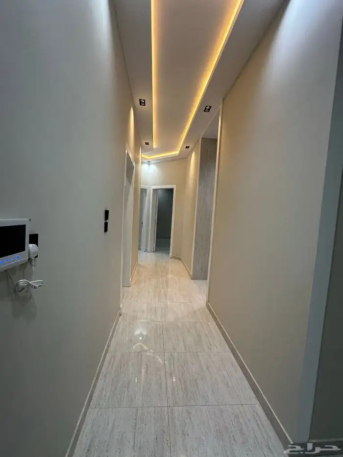 شقق ارضية 550 الف و علوية 500 الف بقرب من الممشي 7