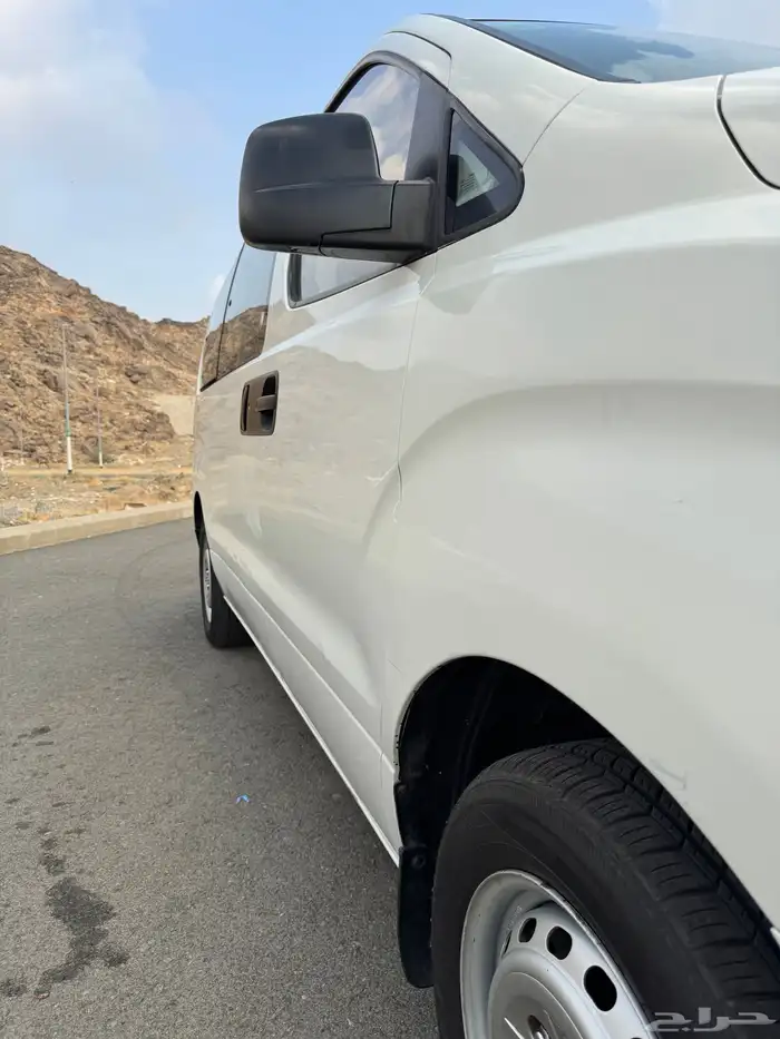 هونداي H1 مخزنه 2012 تم البيع 4