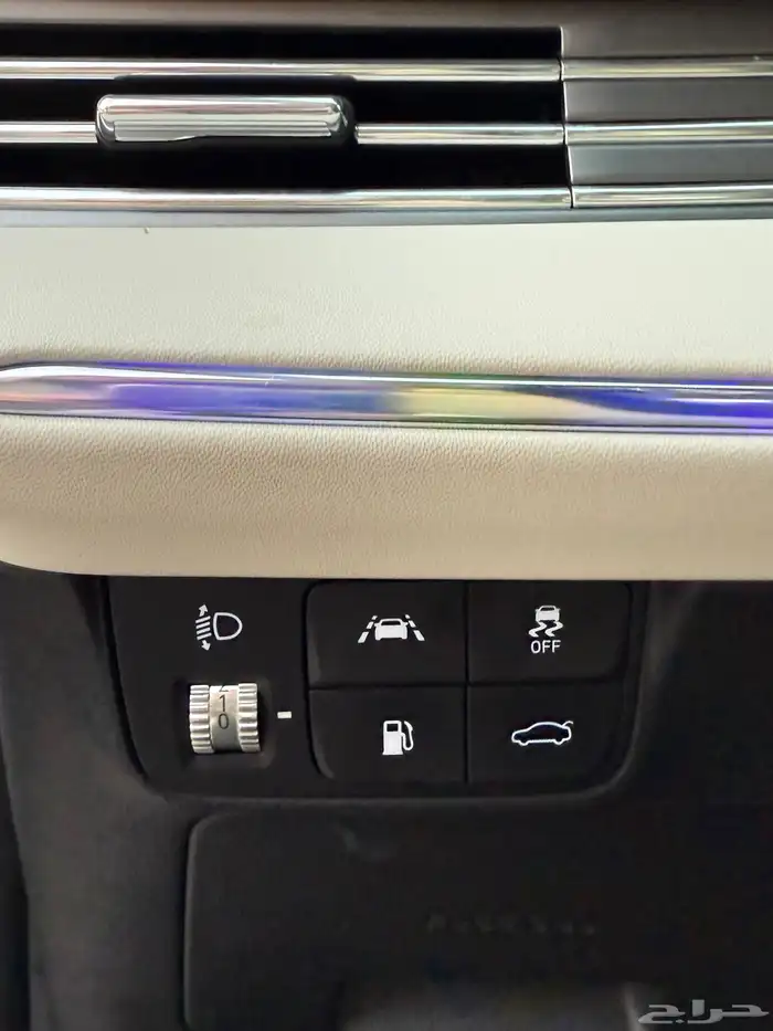 ازيرا 2022 ديجتال من الداخل ابيض بحالة الوكاله للبيع 17