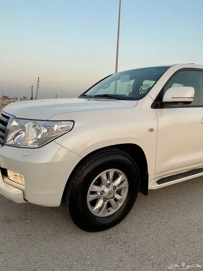 جيب لاندكروزر 4