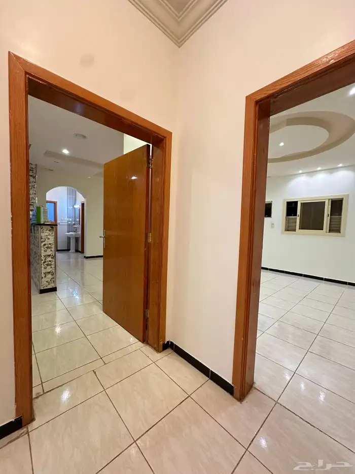 شقة للإيجار الحاوية مقابل سنتر بوينت 0