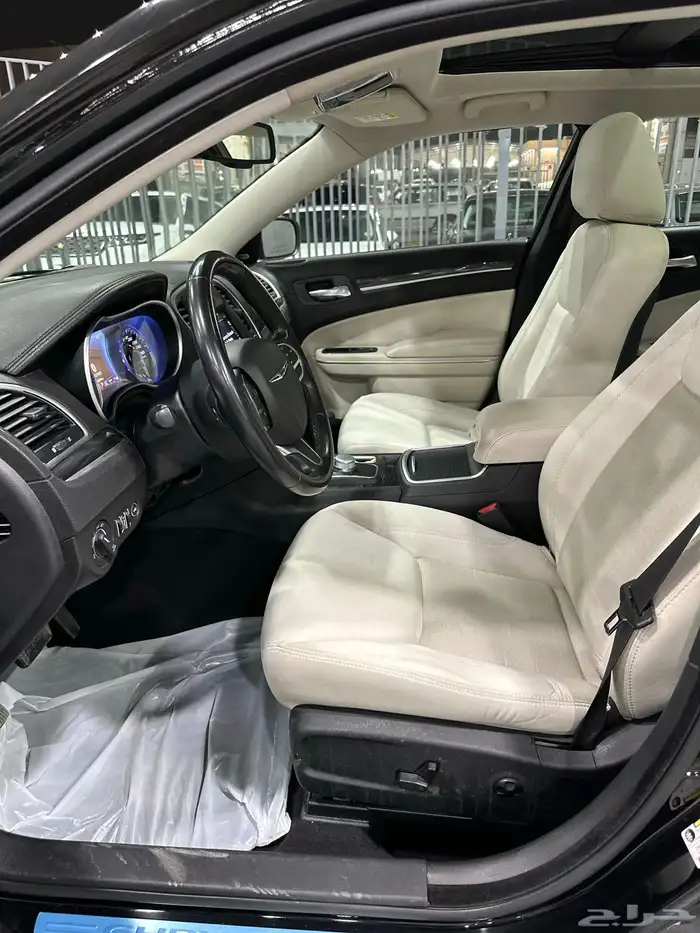 كرايزلر C300 اسود 2021 هيمي V8 5.7 معرض(الرشيدي) 17