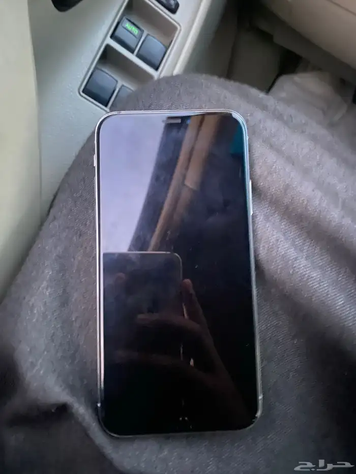 جوال ايفون xs الجهاز مقفل ولا كن كل شي سليم 2