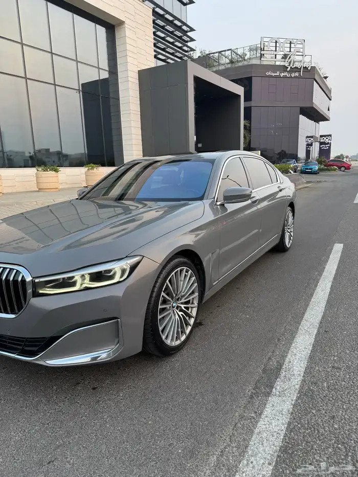 بي ام دبليو 2022 LI730 1