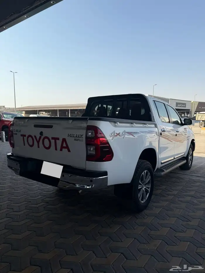 تويوتا هايلوكس غمارتين ديزل اتومتك موديل 2024 8