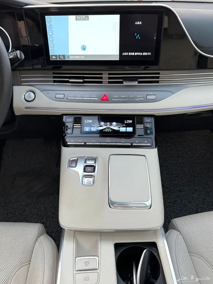 ازيرا 2022 ديجتال من الداخل ابيض بحالة الوكاله للبيع 14