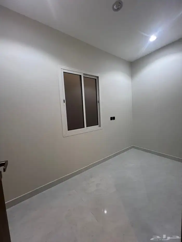 للبيع فيلا راقية دورين و ملحق احد رفيدة حي العزيزية 24