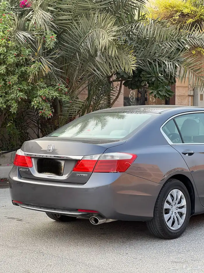 هوندا أكورد 2013 ممشى قليل ستاندرد نظيف جدا 8