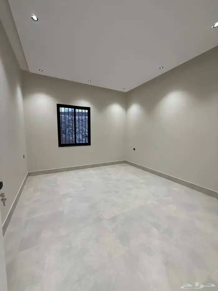 للبيع شقق علويه بمصعد جاهز وسطح خاص ف ابها المحاله 15