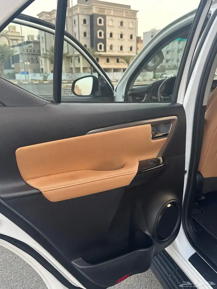 فورشنر 6 سلندر دبل (VX) 2023 ( بحالة الوكالة ) 32