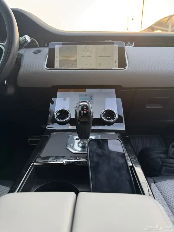 لاندروفر ايفوك 2022 وراد الناغي 16