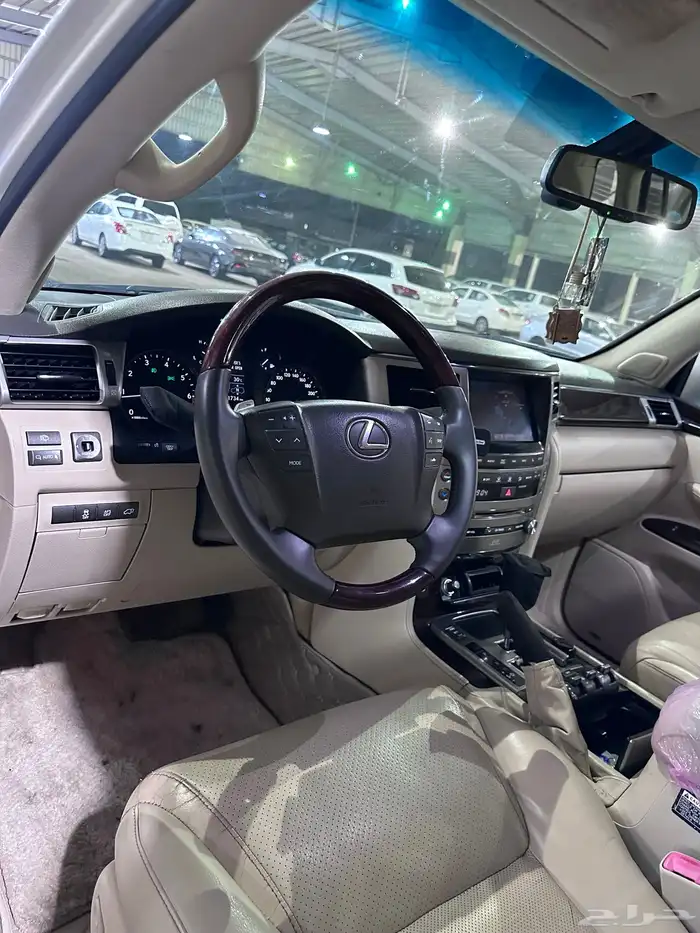 لكزس LX 2013 سعودي فل كامل 16